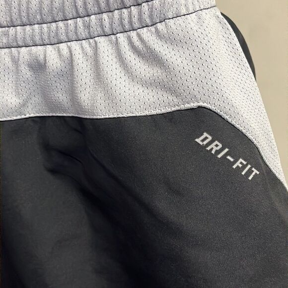 Nike Women’s Black/Gray Athletic Shorts with Built-in Drawstring Shorts- Medium - Picture 10 of 16